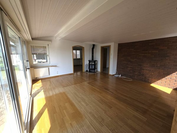 Zu verkaufen freistehendes 1½ Zi.-EFH mit grosszügigem Umschwung und Blick auf den Säntis /2 Gehminuten bis ÖV ! 6