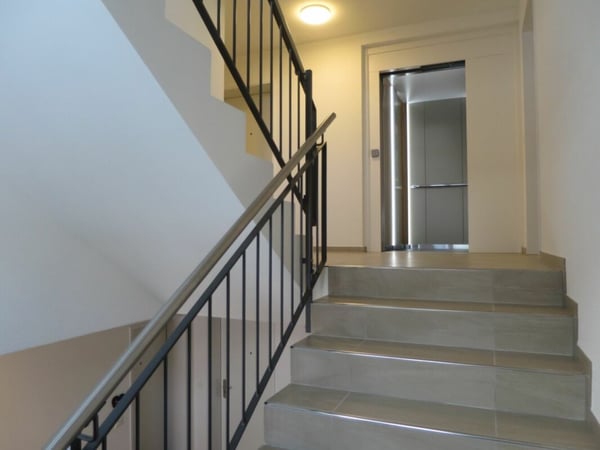 Zu verkaufen an der Bleichelistr. 5 im Bühler, bei Teufen: 1.5 Zimmer Erstbezugswohnung mit grosszügiger Einteilung im 1.OG. 10