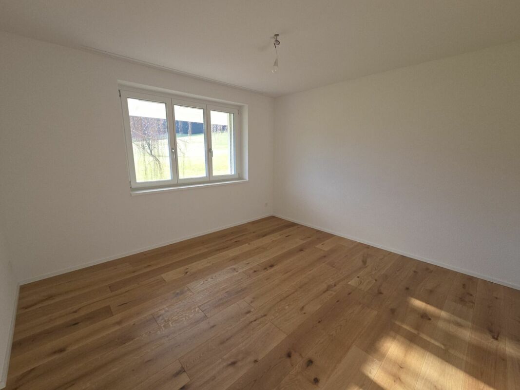 Zu verkaufen in 8362 Itaslen bei Balterswil, neues 5½ Zi.-EFH, an unverbaubarer Lage angrenzend an Landwirtschaftszone, mit Weitsicht auf Wiese !