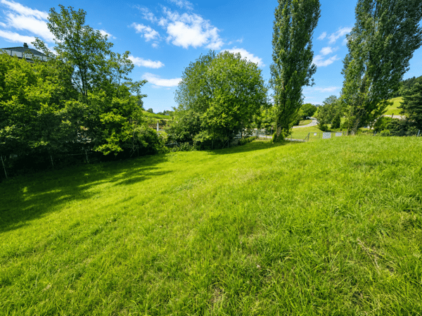 Zu verkaufen bei Kirchberg, Hof 4 / 670 m2 Bauland à Fr. 685.-