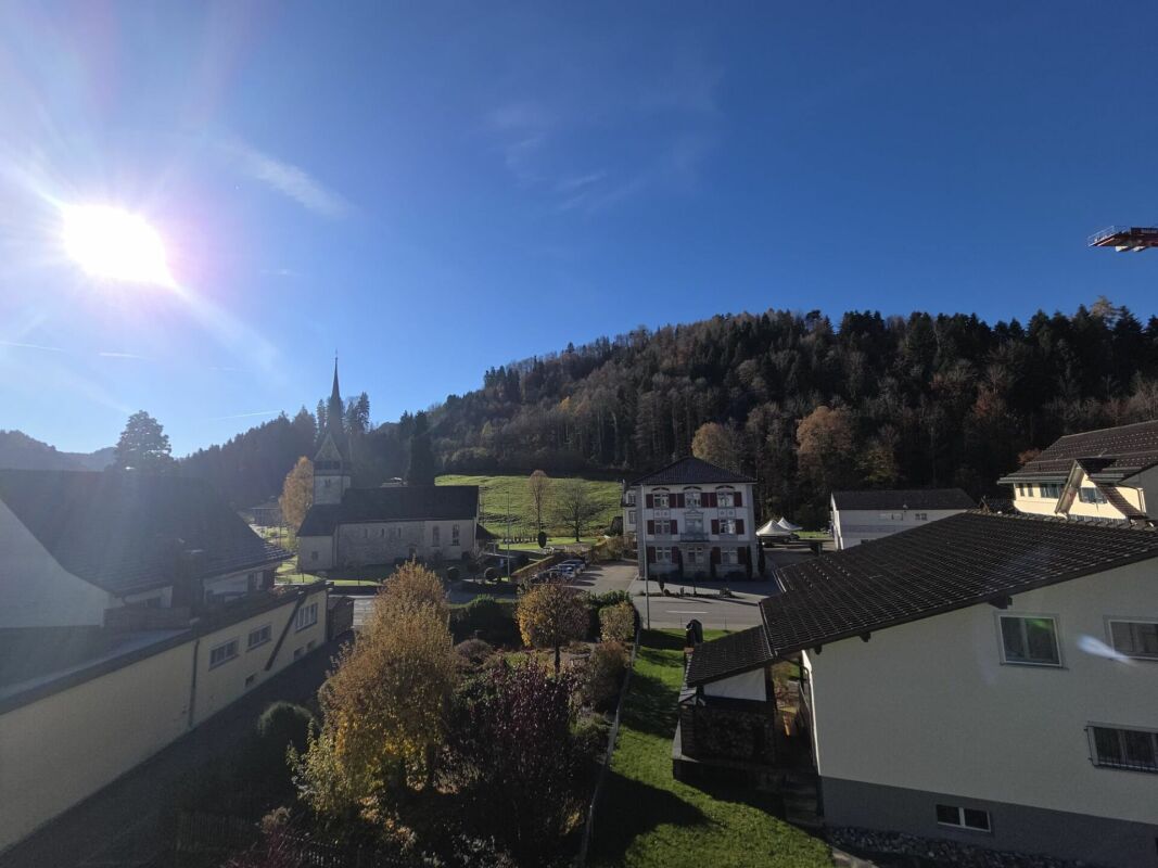 Zu verkaufen an der Haushaldenstrasse 2a in 8374 Dussnang; grosse 5½ Zi.-Dachwohnung, an ruhiger, sonniger Lage /nur 2 Gehminute bis ÖV !