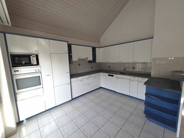 Zu verkaufen an der Haushaldenstrasse 2a in 8374 Dussnang; schöne 5½ Zi.-Dachwohnung, an ruhiger, sonniger Lage /nur 2 Gehminute bis ÖV ! 4