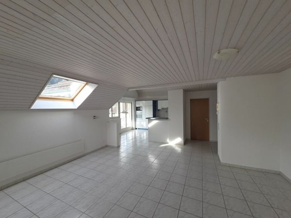 Zu verkaufen an der Haushaldenstrasse 2a in 8374 Dussnang; schöne 5½ Zi.-Dachwohnung, an ruhiger, sonniger Lage /nur 2 Gehminute bis ÖV ! 5
