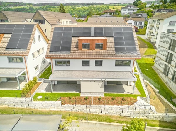 6 1/2-Zimmer-Doppeleinfamilienhaus mit nutzbarer Landfläche 2