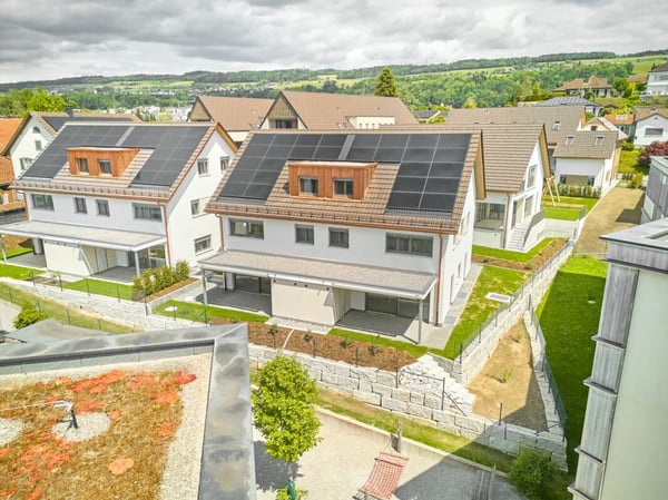 6 1/2-Zimmer-Doppeleinfamilienhaus mit nutzbarer Landfläche 9