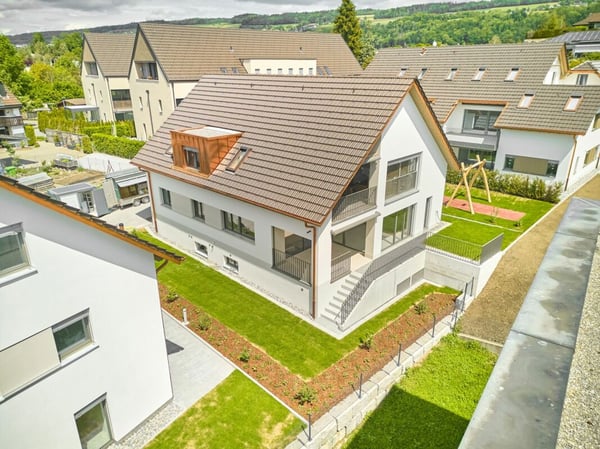 6 1/2-Zimmer-Doppeleinfamilienhaus mit nutzbarer Landfläche 10