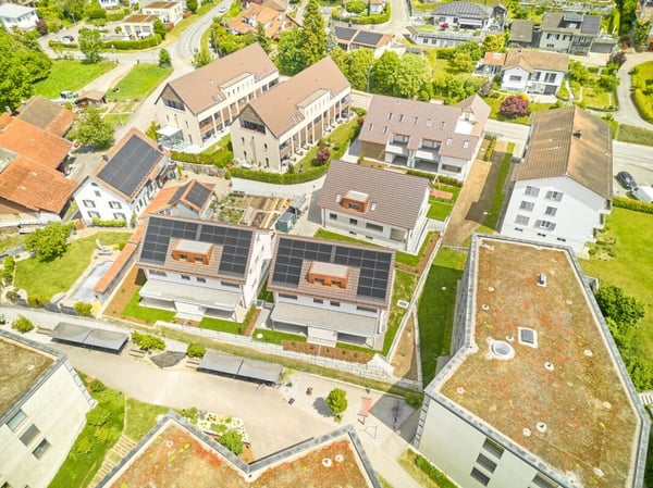 6 1/2-Zimmer-Doppeleinfamilienhaus mit nutzbarer Landfläche 9
