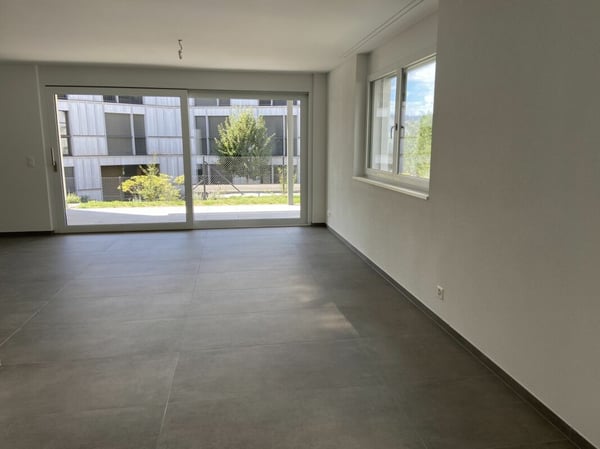 6 1/2-Zimmer-Doppeleinfamilienhaus mit nutzbarer Landfläche 6