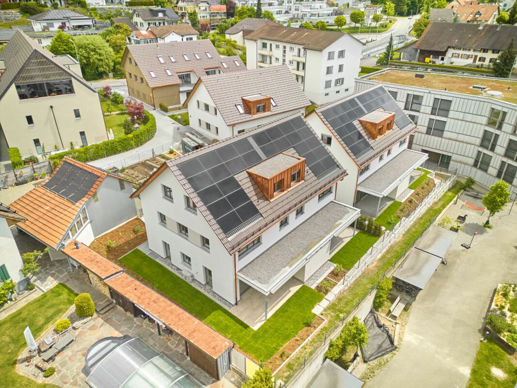 6 1/2-room semi-detached house with usable land