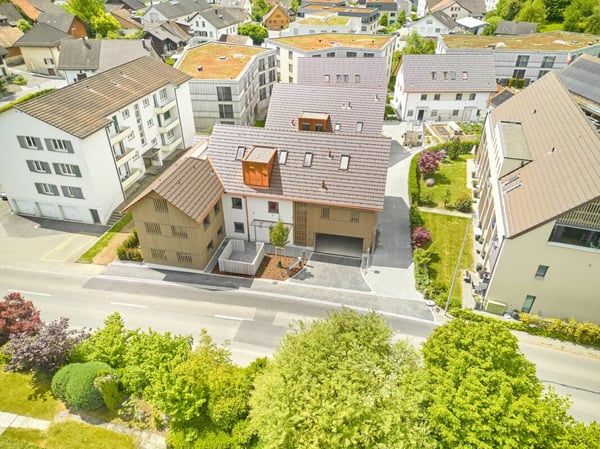 6 1/2-Zimmer-Doppeleinfamilienhaus mit nutzbarer Landfläche 12