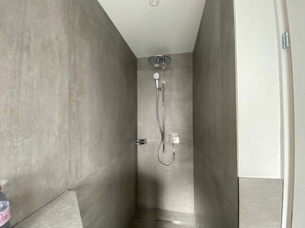 6 1/2-Zimmer-Doppeleinfamilienhaus mit nutzbarer Landfläche 8
