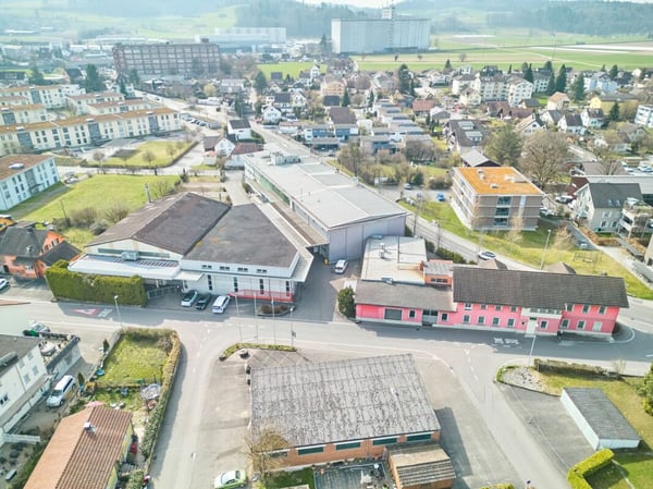 Gewerbe- und Lagergebäude GB9 10