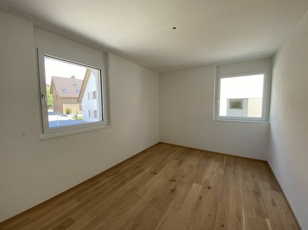 6 1/2-Zimmer-Doppeleinfamilienhaus mit nutzbarer Landfläche 7