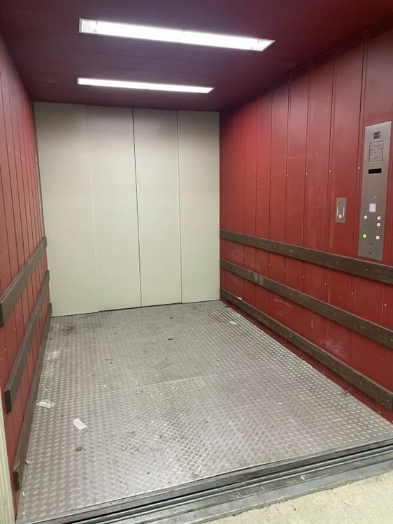 Gewerbe- und Lagergebäude GB9 UG 3