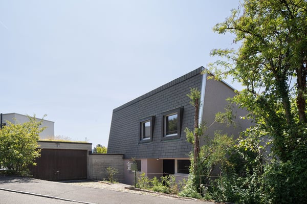 Freistehendes Einfamilienhaus mit Pool und Doppelgarage 14