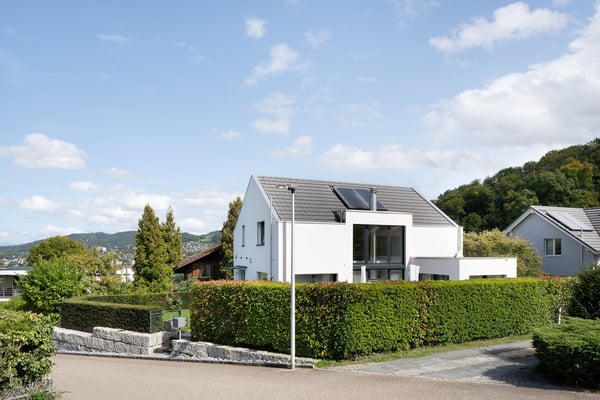 Freistehendes Einfamilienhaus mit Garten und Doppelgarage 2