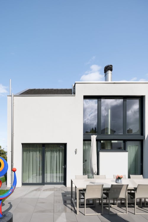 Freistehendes Einfamilienhaus mit Garten und Doppelgarage 4