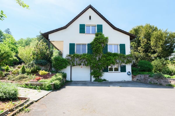 Viel Platz auf Zeit - 7.5-Zimmer-Haus mit grossem Garten in Bottmingen 13