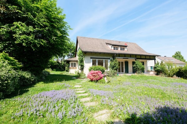 Viel Platz auf Zeit - 7.5-Zimmer-Haus mit grossem Garten in Bottmingen 14