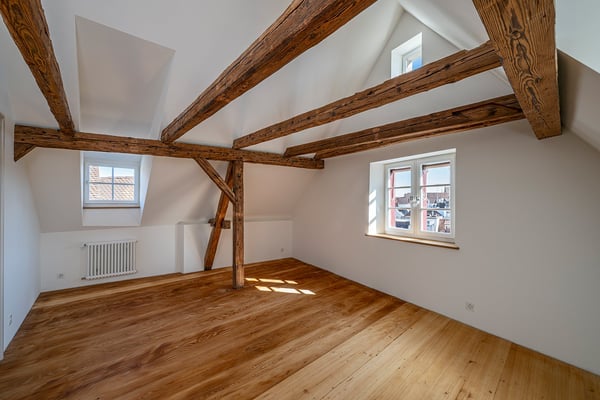 Ein Stück Basler Altstadtgeschichte - aussergewöhnliche Maisonette am Leonhardskirchplatz 8