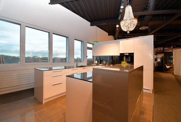 Licht. Raum. Möglichkeiten. Ihre Ausstellungsfläche in Ittigen! 7