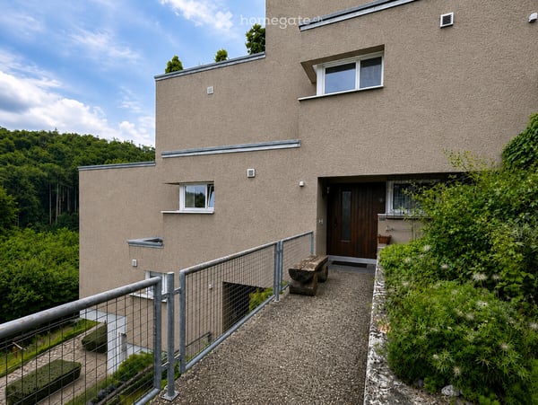 Familienfreundliche Lage mit Aussicht 4