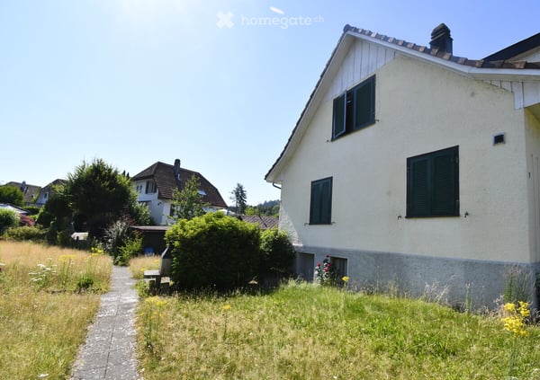 Einseitig angebautes 4.5 Zimmer Einfamilienhaus mit Umschwung 12