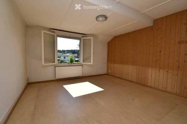 Einseitig angebautes 4.5 Zimmer Einfamilienhaus mit Umschwung 8