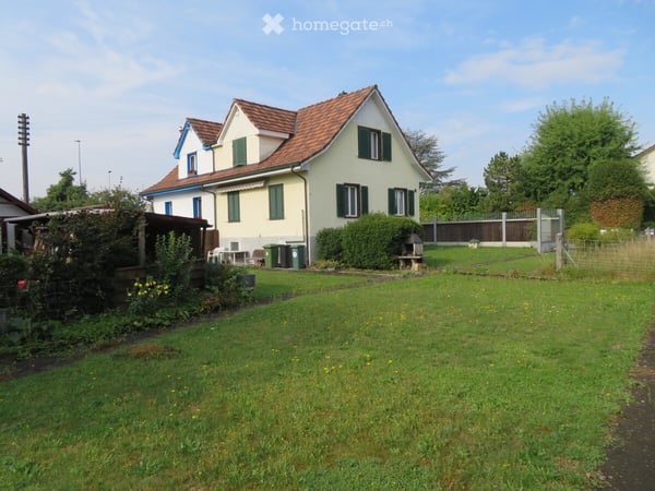 Einseitig angebautes 4.5 Zimmer Einfamilienhaus mit Umschwung 11