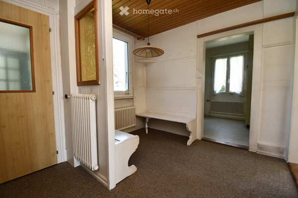 Einseitig angebautes 4.5 Zimmer Einfamilienhaus mit Umschwung 4