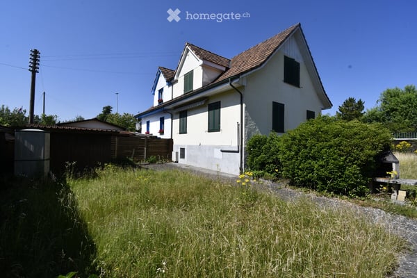 Einseitig angebautes 4.5 Zimmer Einfamilienhaus mit Umschwung 3