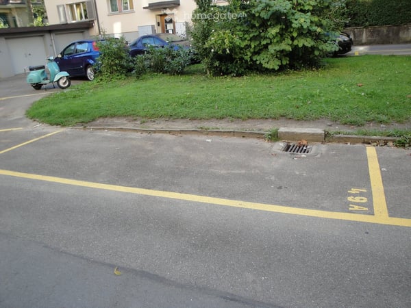 Aussenparkplatz im Weissenbühl 2