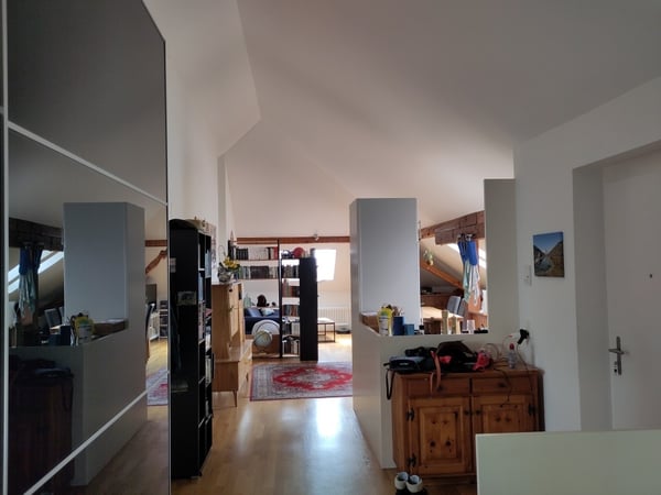 Charmante 3.5-Zimmer-Dachwohnung an zentraler Lage in Zürich 6