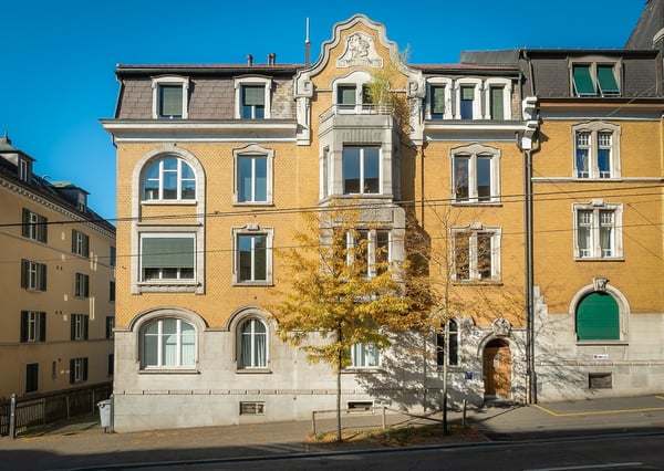 Charmante 3.5-Zimmer-Dachwohnung an zentraler Lage in Zürich