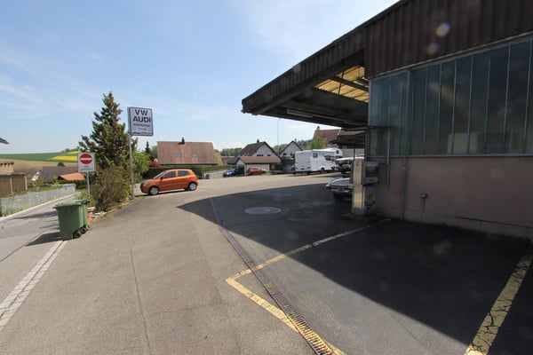 Hausteil und Werkstatt sowie grosse Landparzelle - total 1'742 m2 2