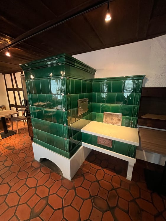 TRADITIONSREICHES RESTAURANT MIT VIEL CHARME 8