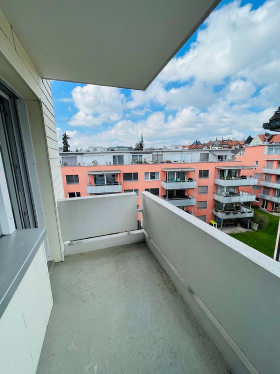 moderne 1.5-Zimmer-Wohnung mit zwei Balkonen 2