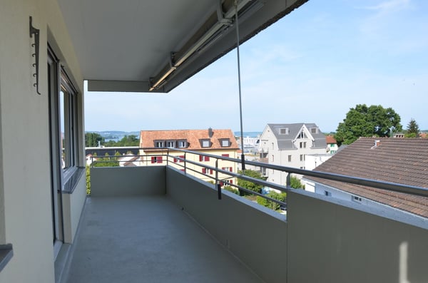 moderne 1.5-Zimmer-Wohnung an zentraler Lage mit Lift im Haus 9