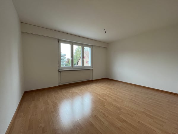 moderne und zentral gelegene 3-Zimmer-Wohnung mit Balkon und Lift im Haus 4