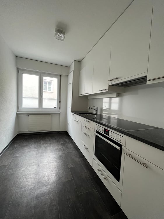 moderne und zentral gelegene 3-Zimmer-Wohnung mit Balkon und Lift im Haus 2