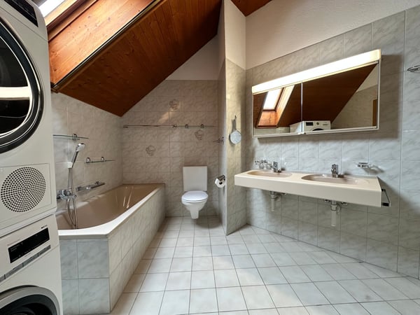 grosse 4.5-Zimmer-Dachwohnung mit eigenem Waschturm und Lift 7