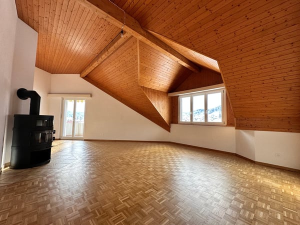 grosse 4.5-Zimmer-Dachwohnung mit eigenem Waschturm und Lift 3