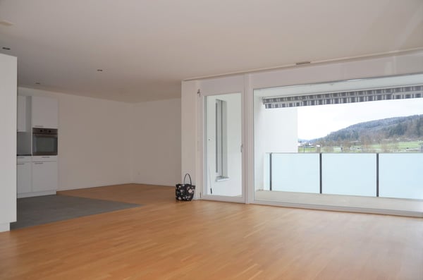 moderne, neuwertige 4.5-Zimmer-Wohnung mit eigenem Waschturm und Lift im Haus 3