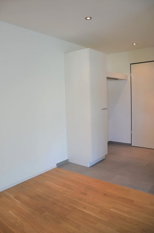 moderne, neuwertige 4.5-Zimmer-Wohnung mit eigenem Waschturm und Lift im Haus 9