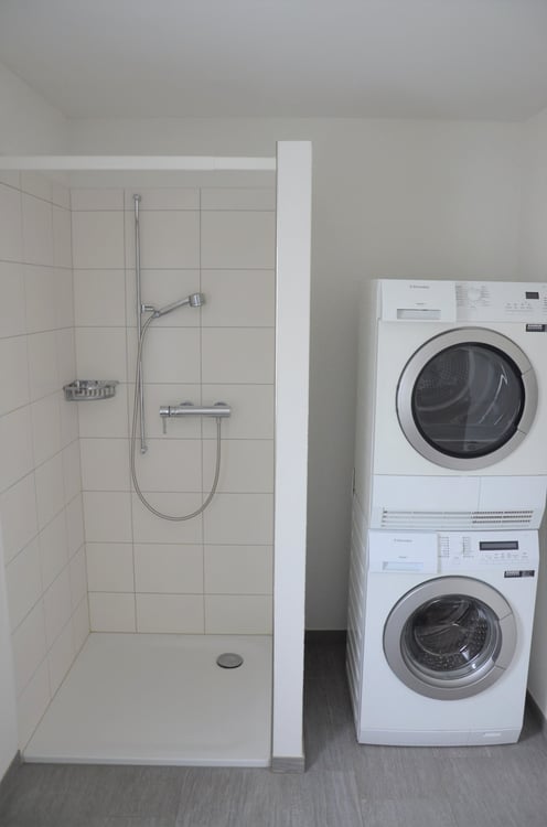 moderne, neuwertige 4.5-Zimmer-Wohnung mit eigenem Waschturm und Lift im Haus 8