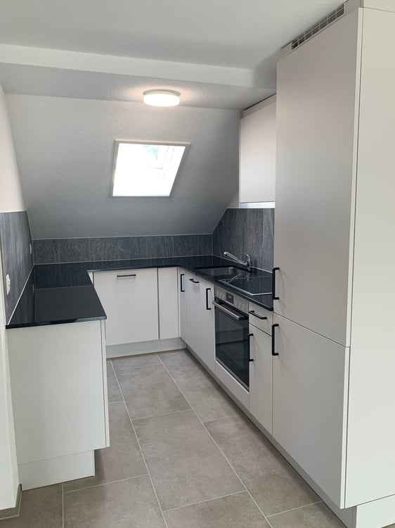 moderne 3.5-Zimmer-Wohnung mit grossem Balkon an zentraler und sonniger Lage 2
