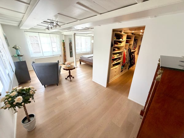 Idyllisches und grosszügiges 6.5 Zimmer-Eckhaus mit Charme an ruhiger Lage 24