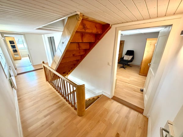 Idyllisches und grosszügiges 6.5 Zimmer-Eckhaus mit Charme an ruhiger Lage 26