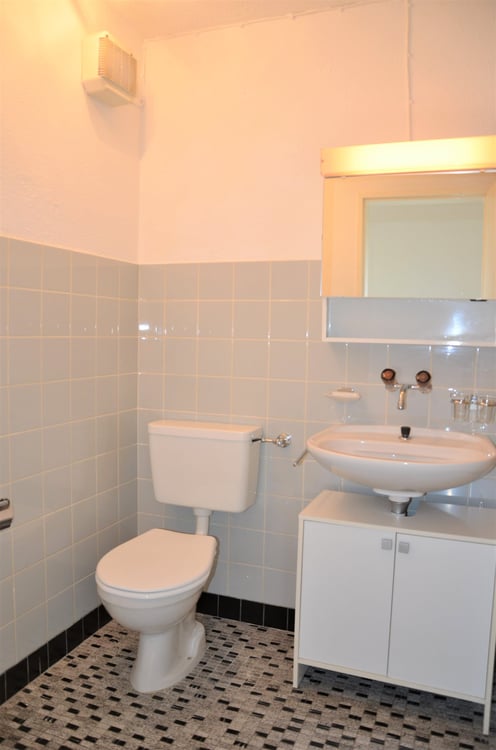 grosszügige 2.5-Zimmer-Wohnung mit schöner Aussicht (Lift im Haus) 6