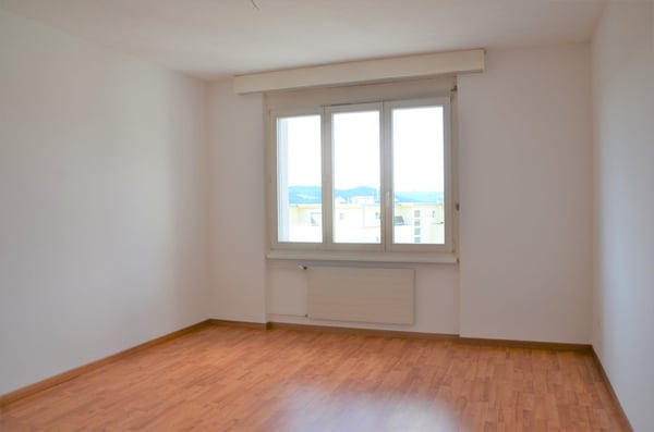 grosszügige 2.5-Zimmer-Wohnung mit schöner Aussicht (Lift im Haus) 5